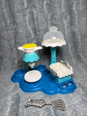 Play-Doh Kitchen Creations: Rainbow Cake Party Set